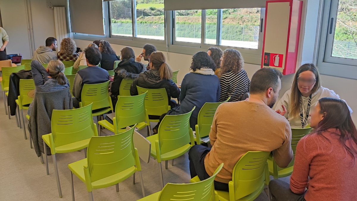 ENGINY-era (@enginy_era) on Twitter photo Realitzem la formació "Com acompanyar infants i joves en el seu itinerari formatiu evitant estereotips de gènere"
En el marc del programa "Forma't"
Amb Soraya Martínez, a l'institut Font del Ferro de Palafolls.
Organitzat per <a href="/AjuntamentPLF/">Ajuntament de Palafolls</a> Realitzem la formació "Com acompanyar infants i joves en el seu itinerari formatiu evitant estereotips de gènere"
En el marc del programa "Forma't"
Amb Soraya Martínez, a l'institut Font del Ferro de Palafolls.
Organitzat per <a href="/AjuntamentPLF/">Ajuntament de Palafolls</a>