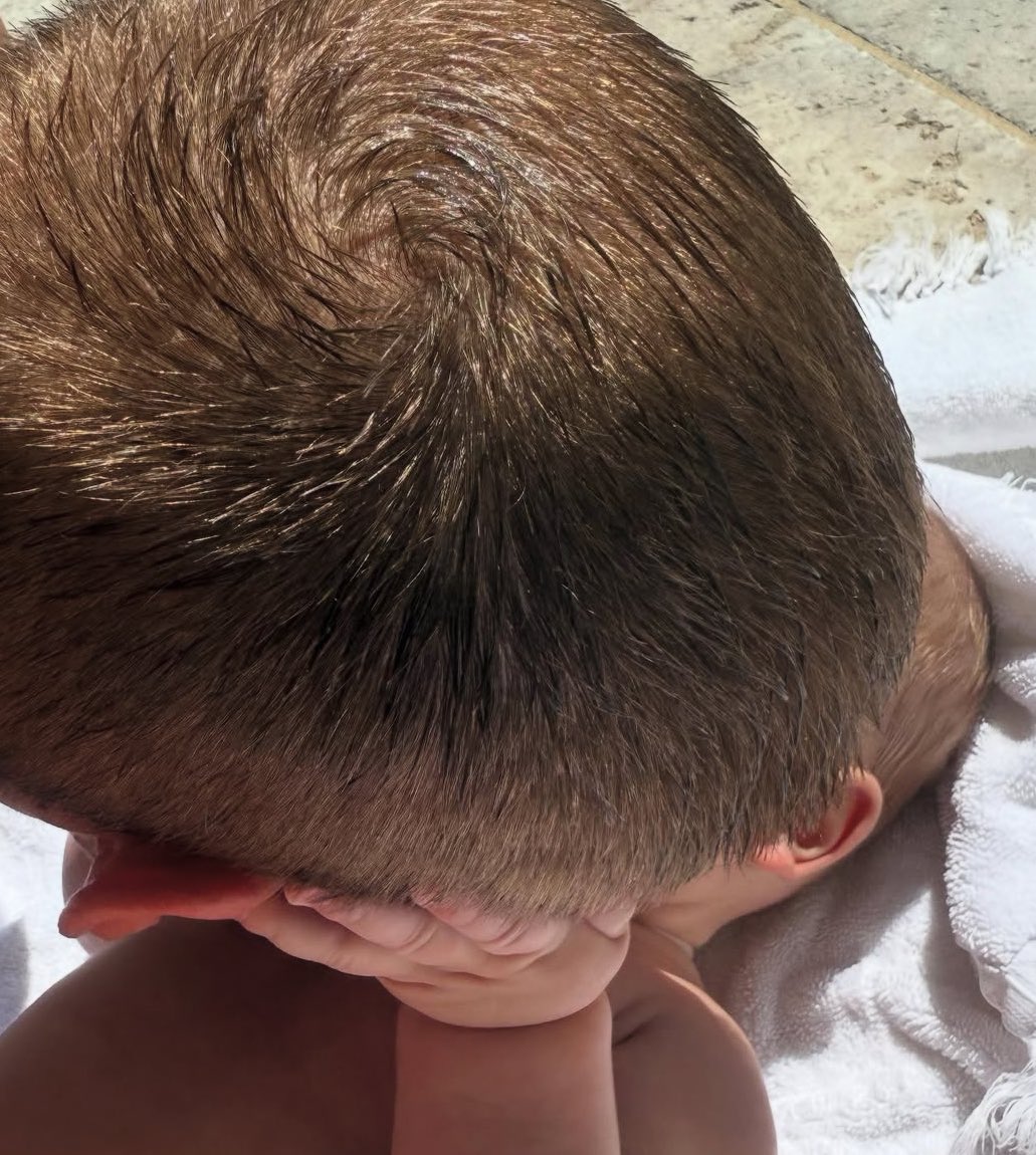 JUSTIN BIEBER CON SU HIJO JACK BLUES NONONO ME MUERO DEL AMOR😭😭😭😭😭😭😭😭