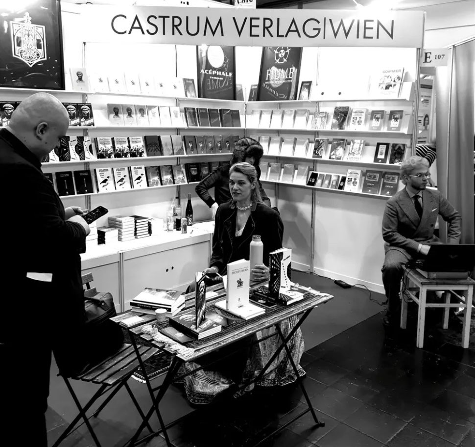 Rein und radikal! Dafür mit Neuerscheinungen aus der <a href="/EditionAcephale/">ACÉPHALE</a> auf der #Buchmesse!