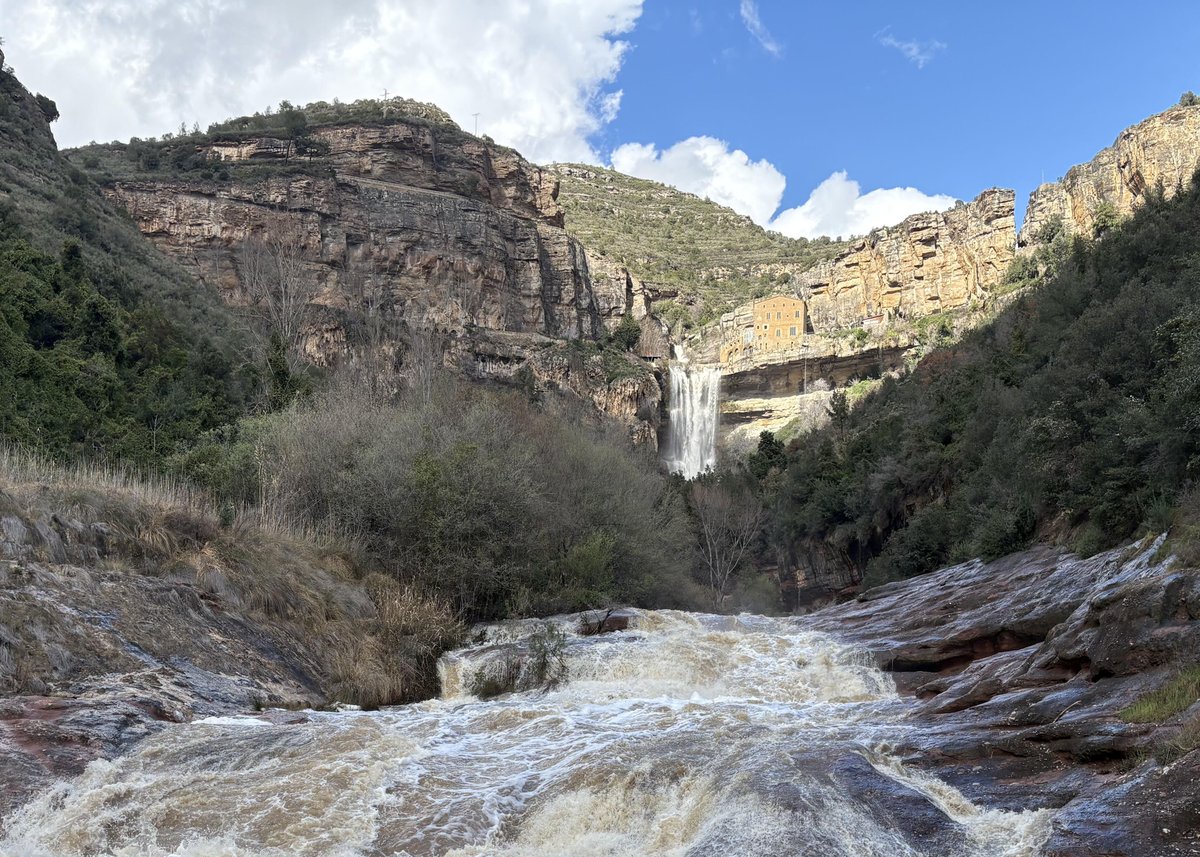 🌧️La precipitació registrada a Sant Miquel del Fai de gener a març ha estat de 295 mm, dels quals 229 mm han caigut aquest mes de març
🩵Així baixava el riu Tenes a primers de març