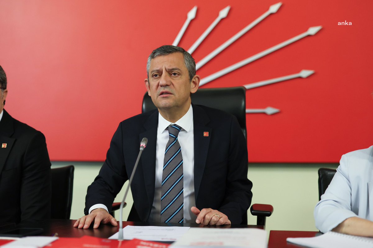 📌 CHP Parti Meclisi (PM), bugün Genel Başkan Özgür Özel başkanlığında genel merkezde toplandı. PM, Genel Başkan Özgür Özel tarafından alınan Olağanüstü Kurultay kararını onayladı.