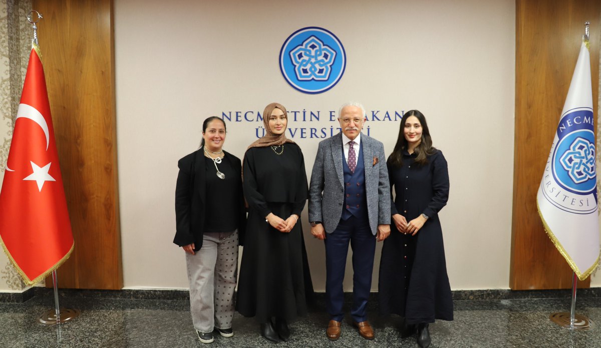 MasterChef Türkiye'24 Yarışmacısı <a href="/Beyzahuriaydin/">Beyza Huri Aydın</a>, Rektörümüz Prof. Dr. <a href="/CemZorlu/">Prof. Dr. Cem Zorlu</a>'yu makamında ziyaret etti.