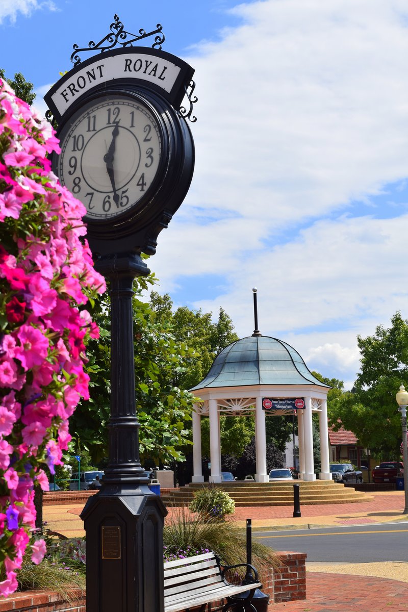 TrvlTasteTour's tweet photo. From Skyline Drive views to Main Street festivals, Front Royal, VA is your perfect Shenandoah getaway! ๐๐ถ๐ท
#FrontRoyalVA #ShenandoahValley #VirginiaEvents #CanoeCapital #TravelVA https://t.co/ToNgwLZXz3