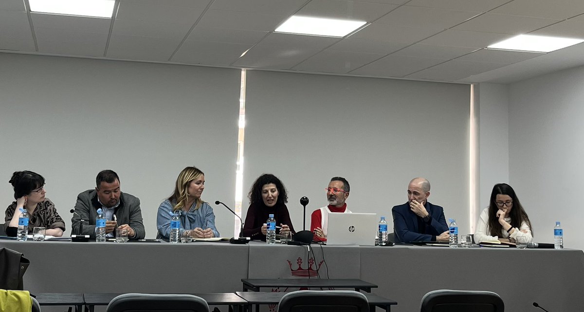 Es esencial cambiar la visión de la profesión,abandonar los roles falsos de la masculinidad tal y como los describe <a href="/salazar_octavio/">Octavio Salazar Benítez</a> ,y transformar la profesión y el mundo desde roles que nos humanizan,más realistas y creadores de un nuevo paradigma de la equivalencia.