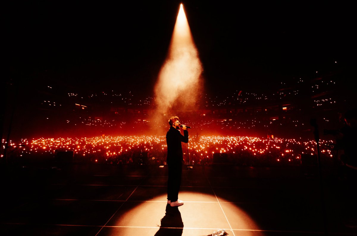 Заняла пол сцены на ЛСП💗