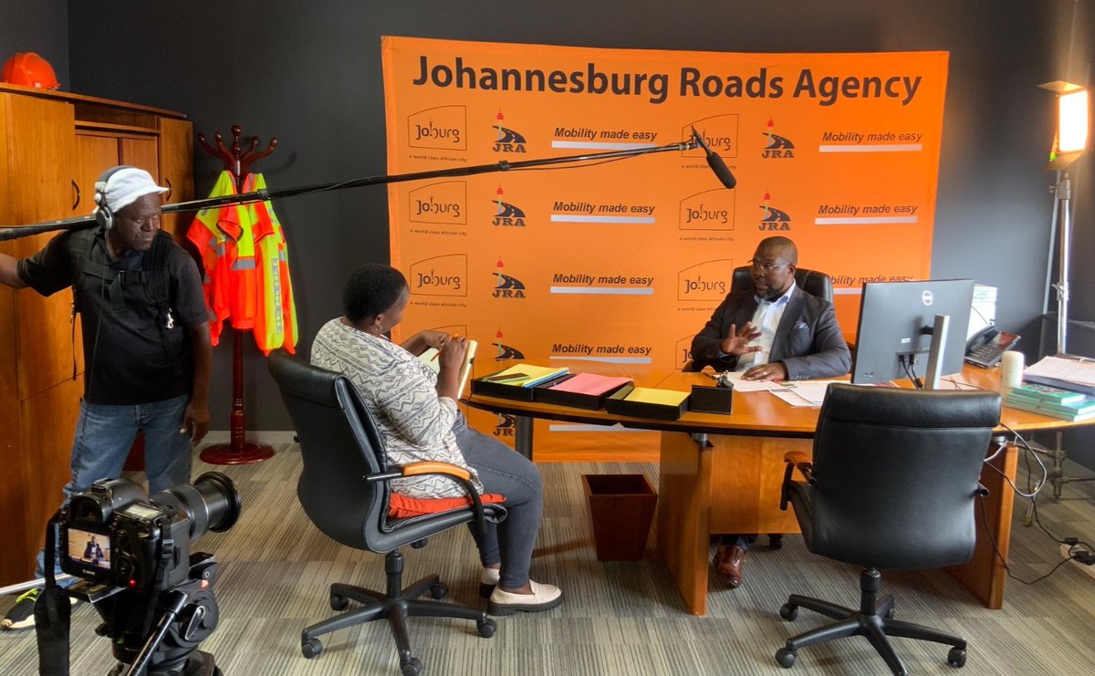 MyJRA's tweet photo. #JoburgServices #JRAInAction 
[Media Interview] JRA CEO Mr. Zweli Nyathi updating MojaLove journalist Kamogelo Sebola on the Lilian Ngoyi Street Reconstruction project.
@CityofJoburgZA @RegionF_Joburg https://t.co/NfU5NwJqAp