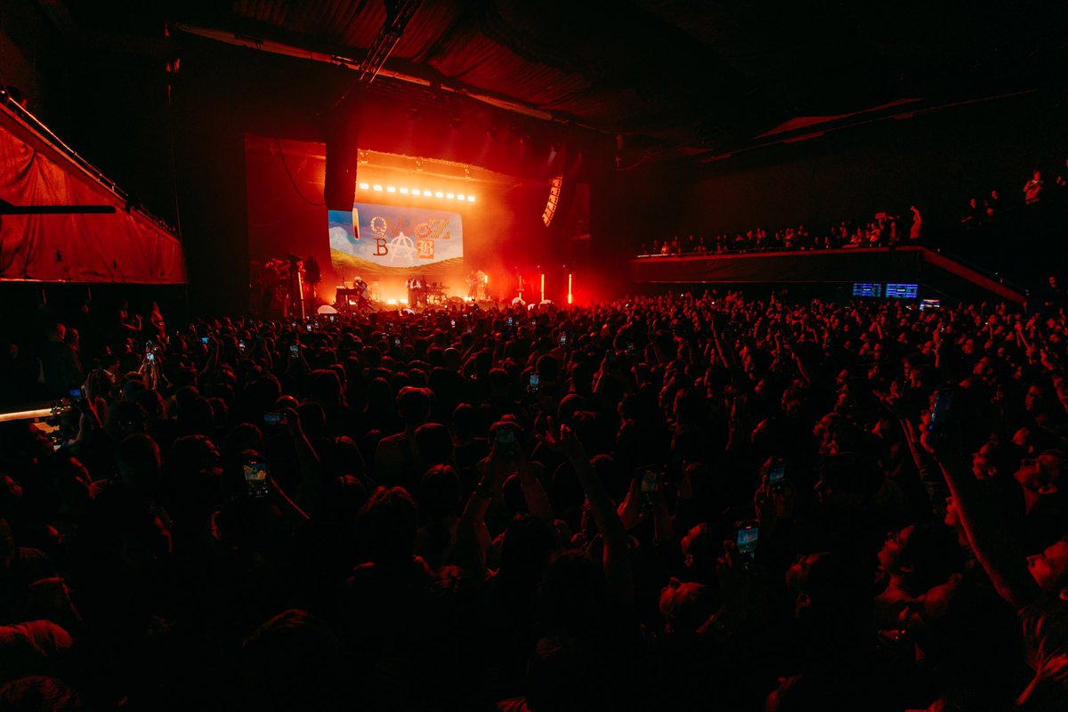 Заняла пол сцены на SQWOZ BAB 💗