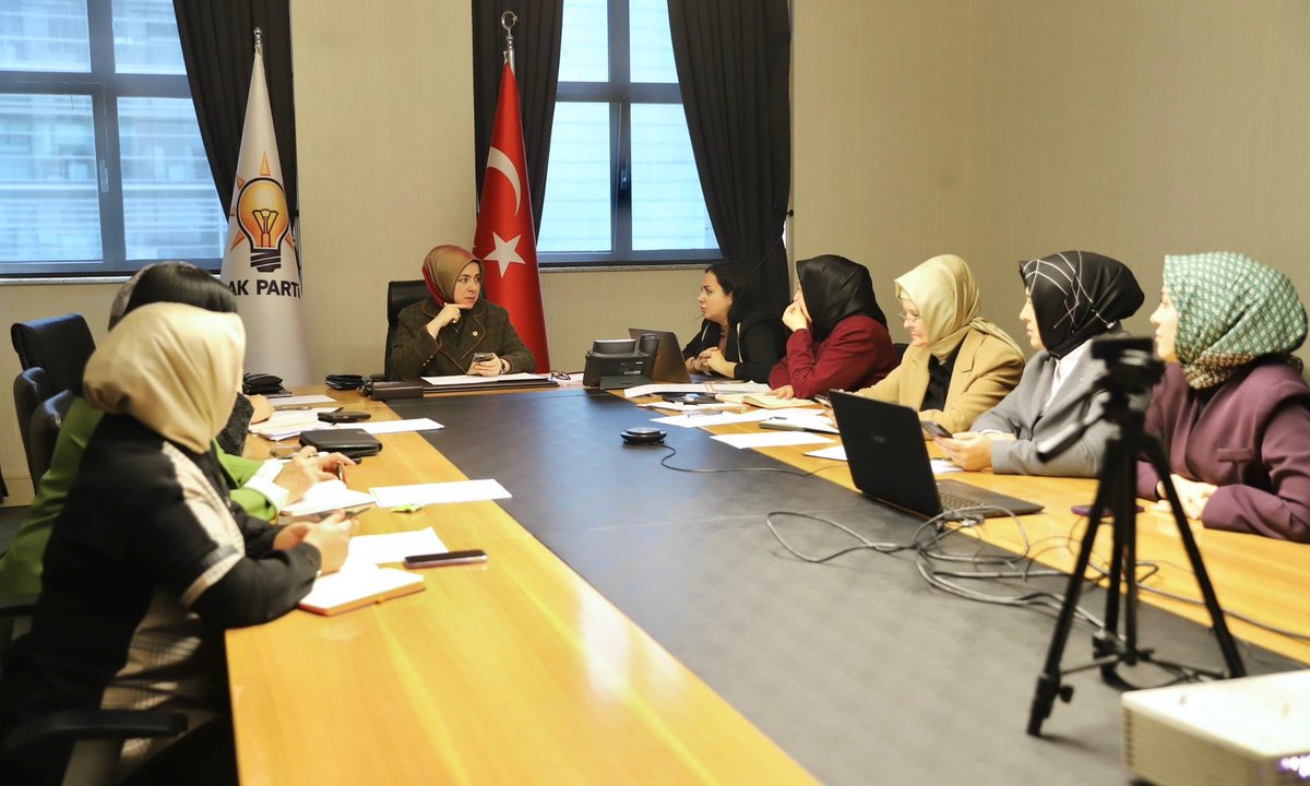 📍AK Parti Genel Merkez 

AK Parti Kadın Kolları Merkez Yürütme Kurulu (MYK) toplantımızı Başkanımız Sayın <a href="/tugbaisikercan/">Tuğba IŞIK ERCAN</a> başkanlığında online olarak gerçekleştirdik.