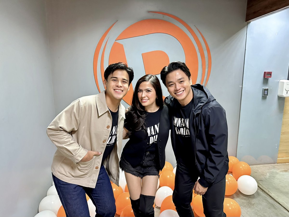 thevienking's tweet photo. Still vibing after Rappler Jam! ✨🎶

#RapplerJamLive #LiwanagSaDilimMusical #WorldTheatreDay #KhalilRamos #AlexaIlacad #VienKing https://t.co/bgcNu23bu3