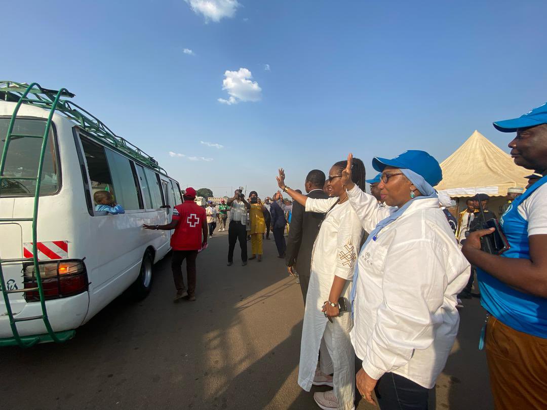 Saoudine08's tweet image. Moment fort hier 26 mars : en présence du Ministre de l’Administration Territoriale et de la Représentante du HCR, 523 réfugiés centrafricains ont choisi volontairement de rentrer dans leur pays d’origine, la RCA depuis Gado et Lolo. #AvecLesRéfugiés #Solidarité #HCR #MINAT