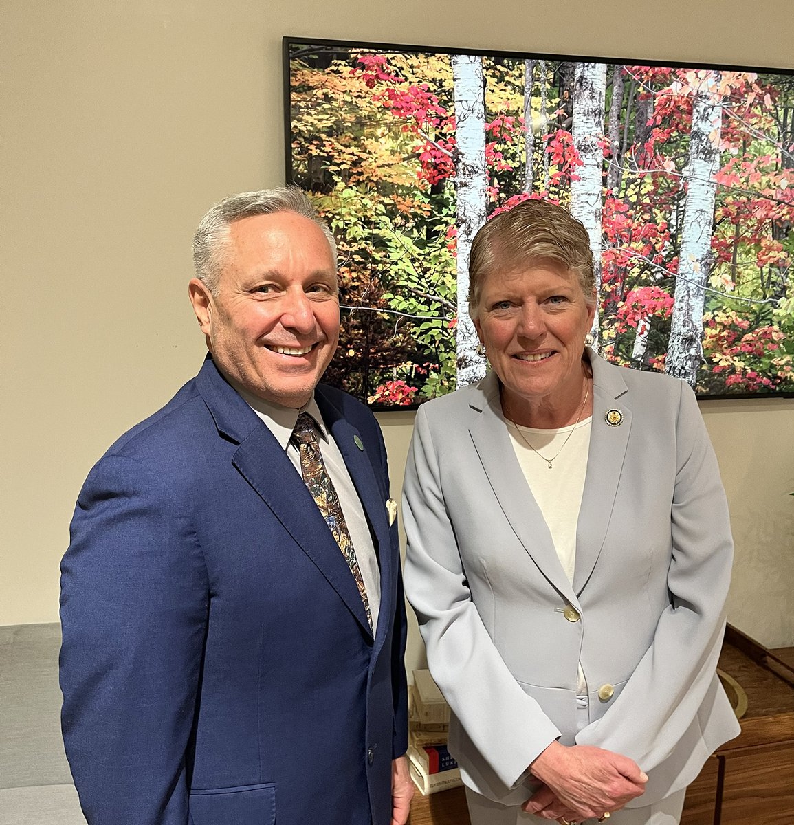 Thank you <a href="/RepBrownley/">Congresswoman Julia Brownley</a> for meeting with <a href="/PASSprezdc/">Dave Spero</a> Spero yesterday. Your work on <a href="/TransportDems/">Committee on Transportation and Infrastructure</a> Aviation Subcommittee critical to ensure employees we represent <a href="/FAANews/">The FAA ✈️</a> have resources needed to safeguard American flying public. #aviationsafety #publicservice #federalemployees