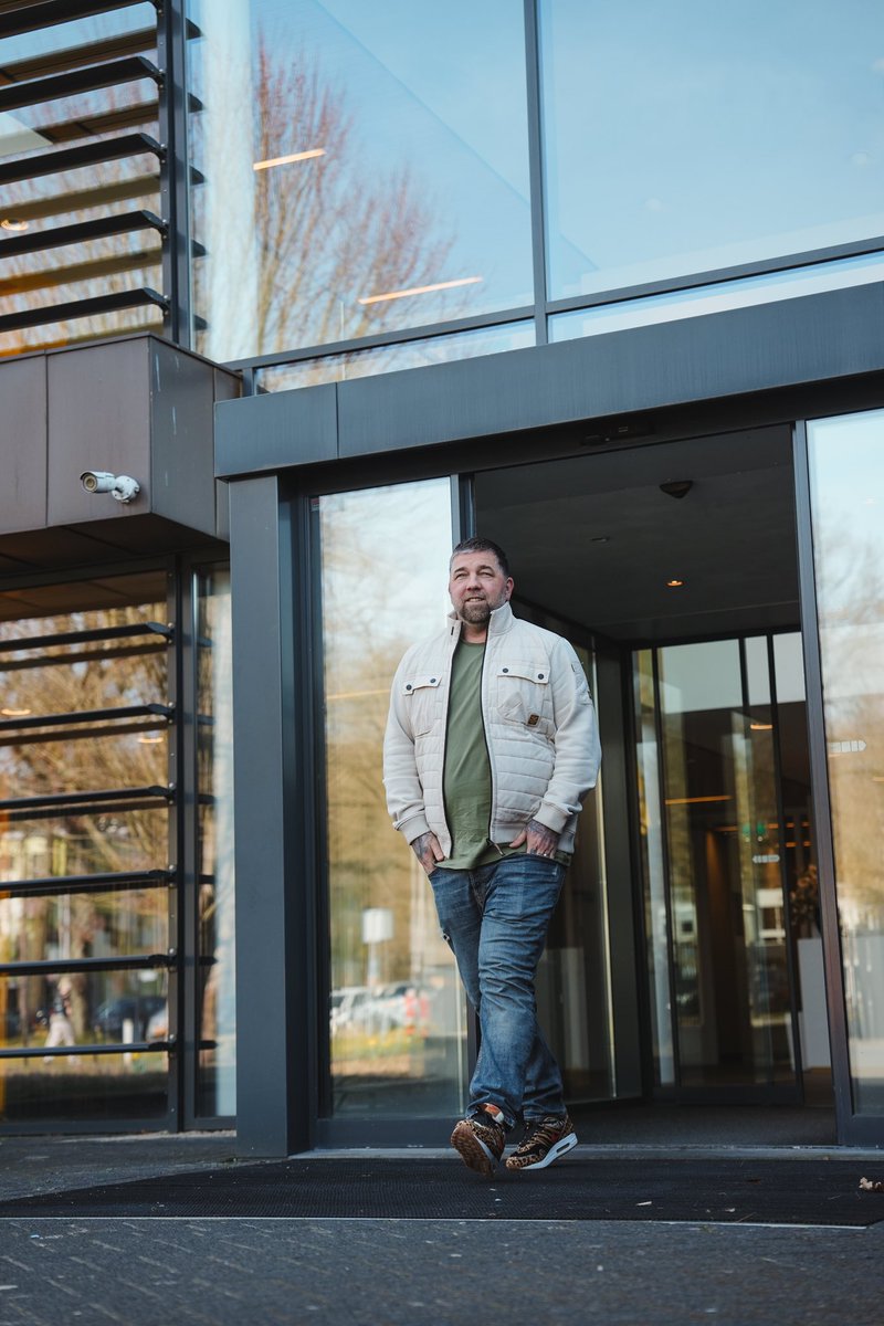 Na 13 jaar neem ik afscheid bij ‘mijn’ club 🦅

Een keuze met pijn in het hart. De deur staat altijd op een kier en ik hoop in de toekomst dan ook weer terug te keren bij deze prachtige club. 

Dank voor alles, Vitessenaren! 💛🖤