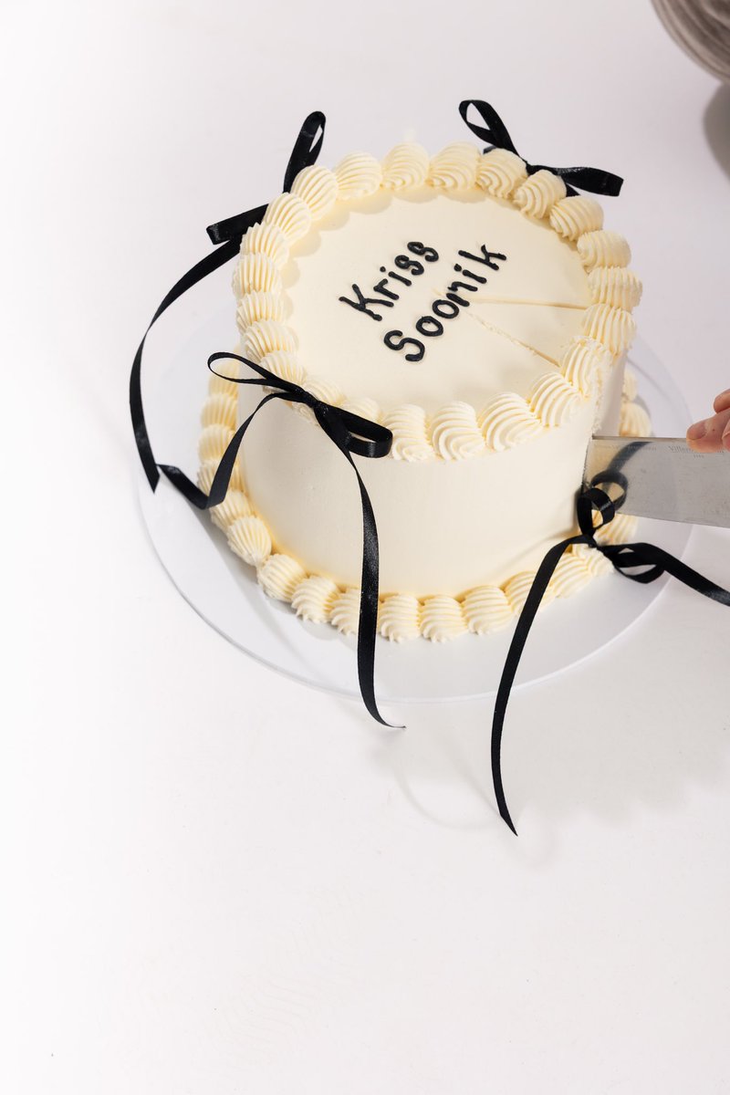 Have your cake and eat it!

SS25 collection is out now!
krisssoonik.theshop.jp