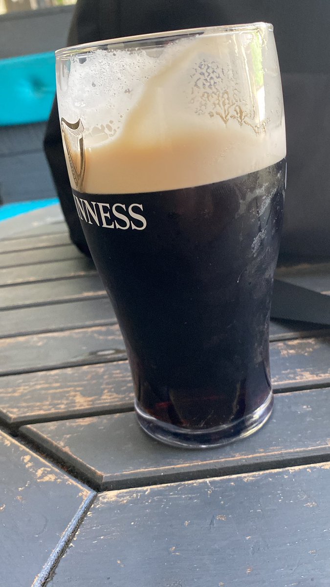 jacklyndonburgz's tweet image. Hello fans I have broken up for the weekend #leisure #supping #dossing #rocking #vunderbarg #godbless