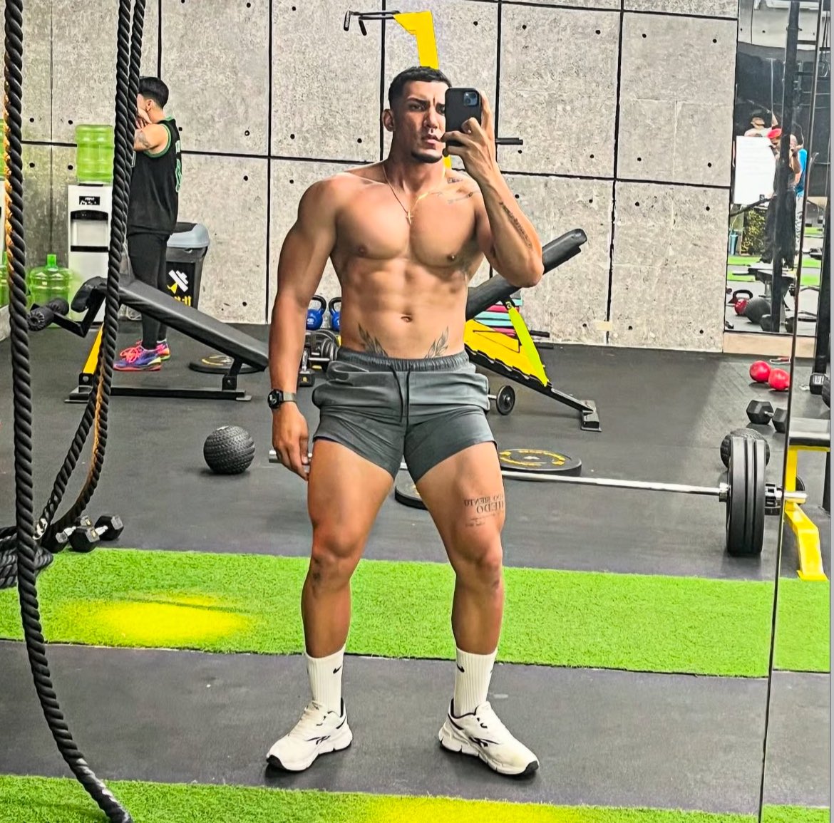 oswaljon's tweet photo. Diseña tu físico , Entrena Duro Para eso🔥🙌🏽 https://t.co/9kjVnNwEHZ