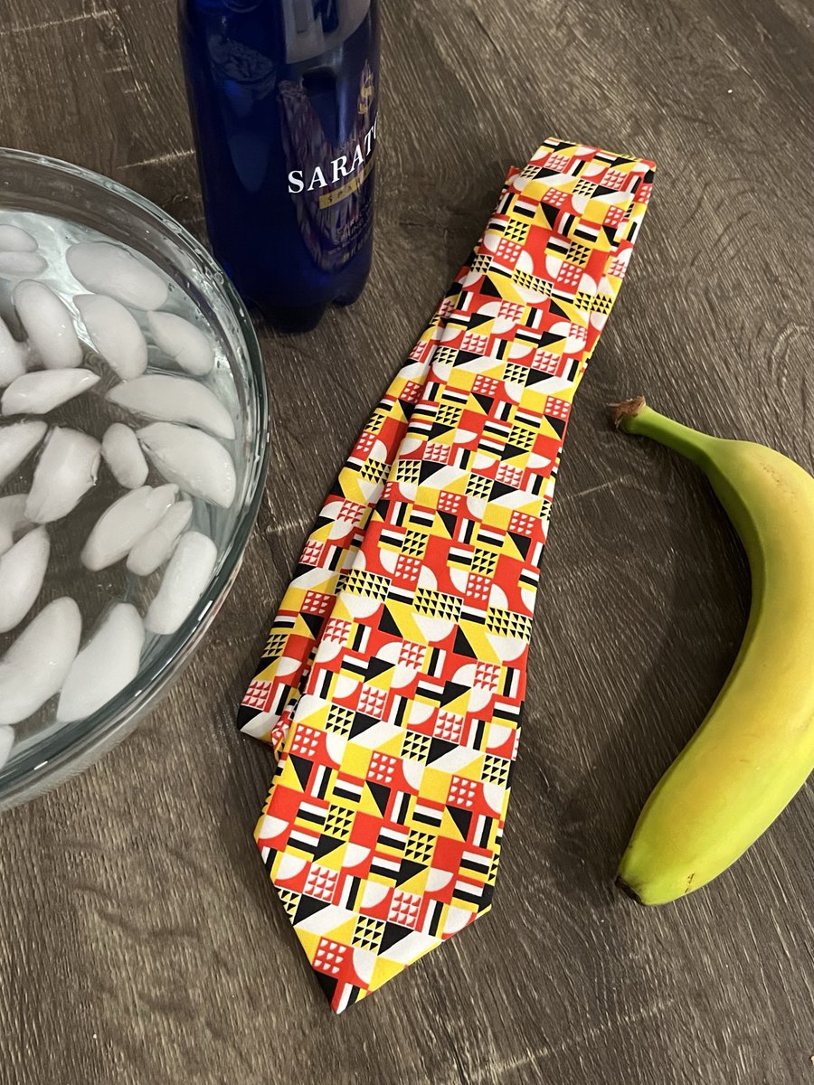 Starting the morning routine with my Maryland tie, the tie that binds. Go Terps! #MarchMadness