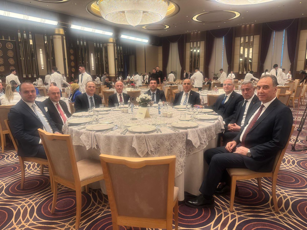 Kadir Çintay (@kadir_cintay12) on Twitter photo Cumhurbaşkanımız Sn. Recep Tayyip ERDOĞAN’ın ev sahipliğinde; Çalışma ve Sosyal Güvenlik Bakanımız Sn. <a href="/isikhanvedat/">Prof. Dr. Vedat Işıkhan</a> ve TOBB Başkanımız Sn. <a href="/RHisarciklioglu/">Rifat Hisarcıklıoğlu</a>’nun katılımlarıyla gerçekleştirilen İşçi ve İşveren İftar Buluşmasına katılmaktan büyük onur ve mutluluk duydum.
Bu Cumhurbaşkanımız Sn. Recep Tayyip ERDOĞAN’ın ev sahipliğinde; Çalışma ve Sosyal Güvenlik Bakanımız Sn. <a href="/isikhanvedat/">Prof. Dr. Vedat Işıkhan</a> ve TOBB Başkanımız Sn. <a href="/RHisarciklioglu/">Rifat Hisarcıklıoğlu</a>’nun katılımlarıyla gerçekleştirilen İşçi ve İşveren İftar Buluşmasına katılmaktan büyük onur ve mutluluk duydum.
Bu