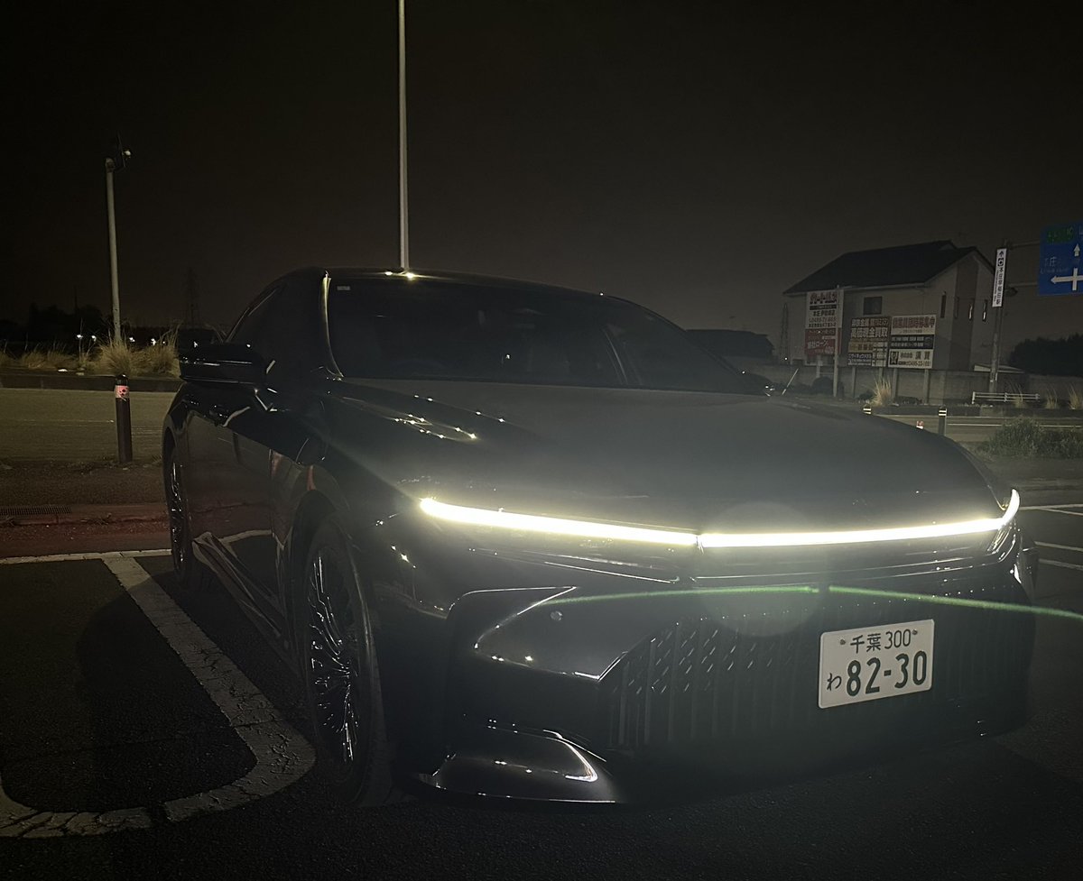 m05_r05's tweet photo. せっかくなのでクラウンセダン試乗。重たさ感じるけど装備すごい https://t.co/2tJezVnMnu