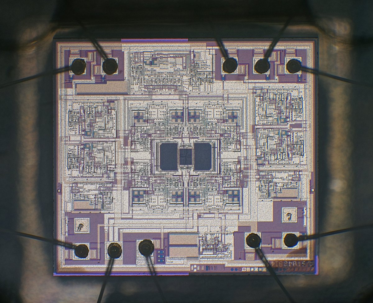 CD laser reader sensor | extracted from CD laser head.
There was a clear plastic in the front fo the IC so the color aberration is visible even with Plan Apo objective.
Enjoy 😛