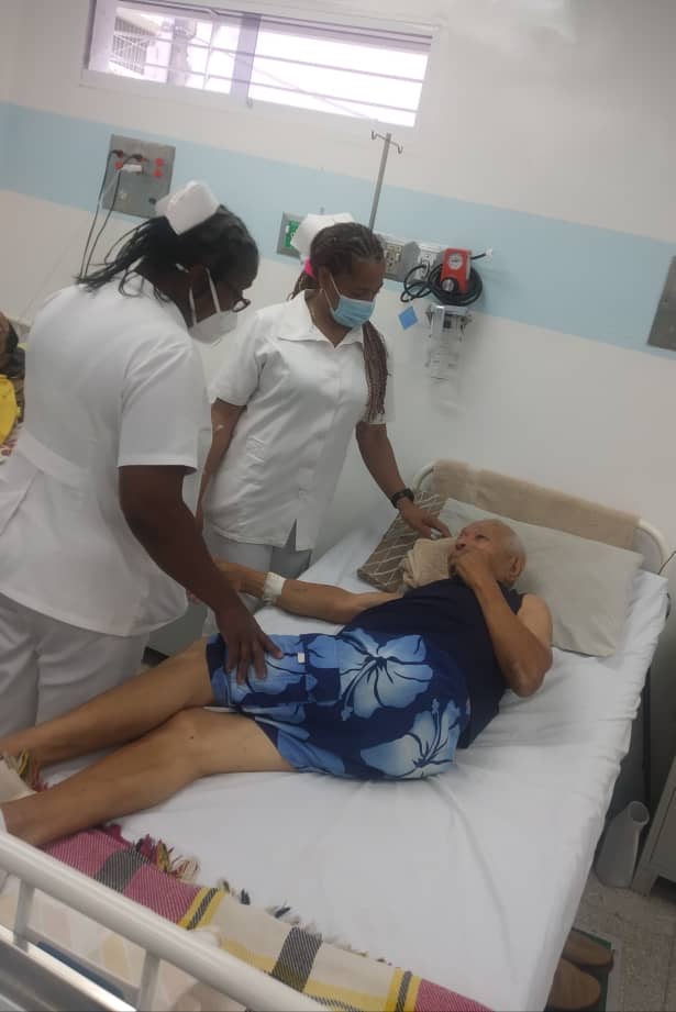 DBombason's tweet photo. CDI Zona E Diego Lenin Santana. Entrega y recibo de turno en sala de hospitalización.
#CubaCooperaVe
#CubaPorLaSalud
#CubaVencera https://t.co/5nZZFibR7K