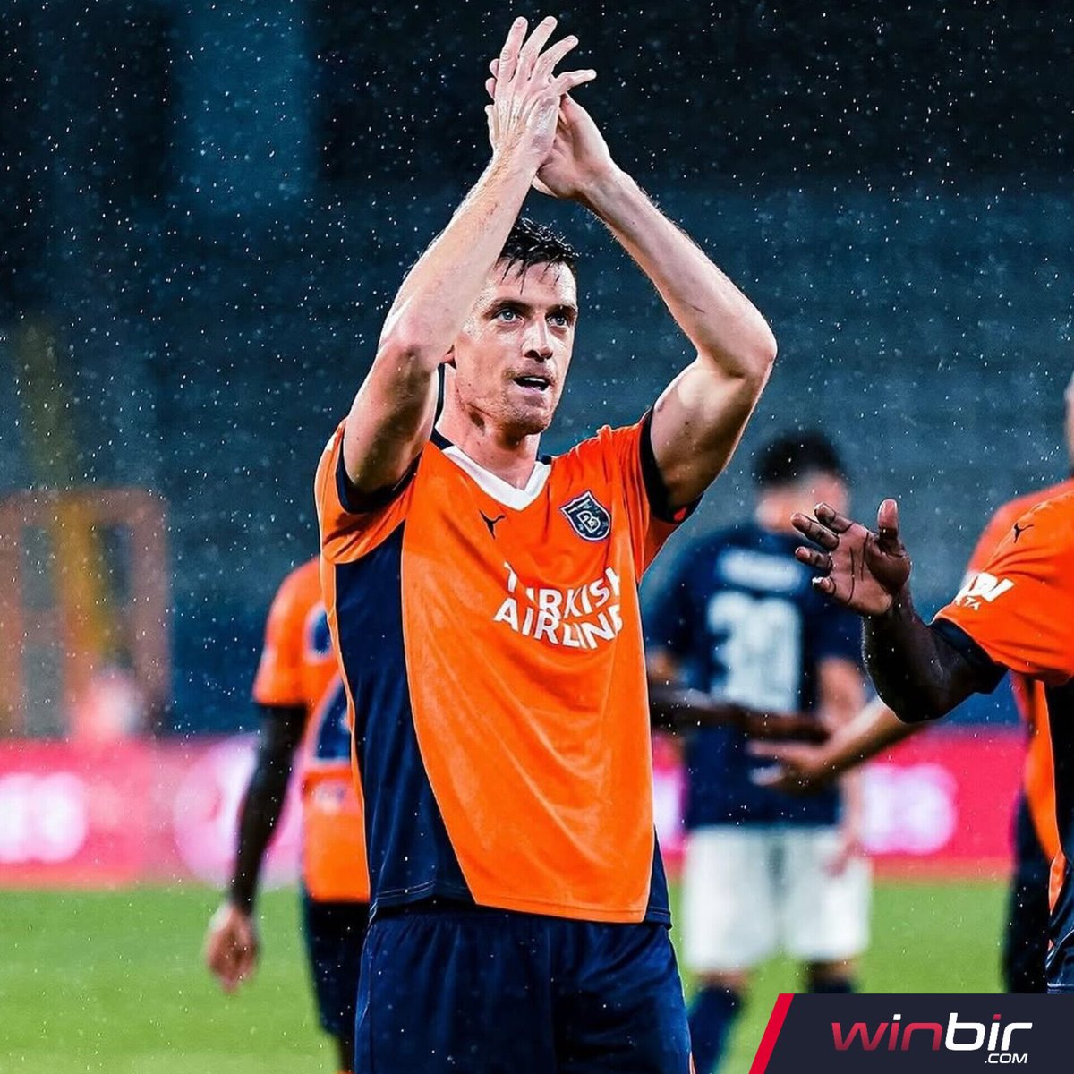 Trabzonspor, Başakşehir'in Polonyalı golcüsü Krzysztof Piatek'i kadrosuna katmak için 7 Milyon Euro'yu gözden çıkardı.(Fanatik)
