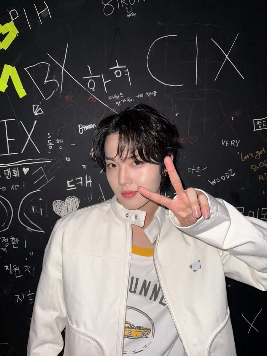 엠카때 비하인드 사진 😶‍🌫️

#도영
#DOYOUNG
#ドヨン