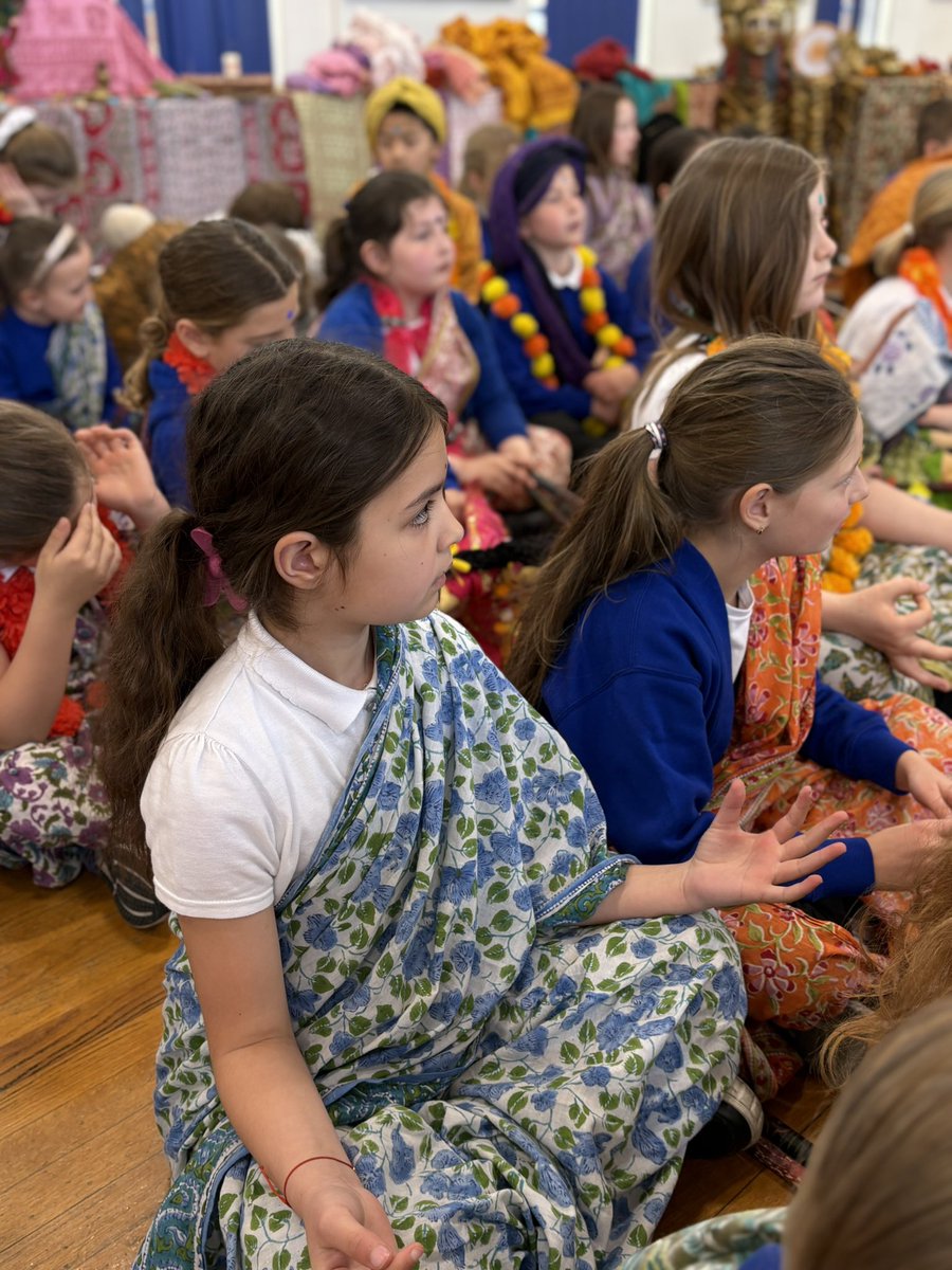 TH_Year4's tweet photo. More pictures from our amazing morning workshop all about Hinduism! #REDAY https://t.co/SiADoxrYbr