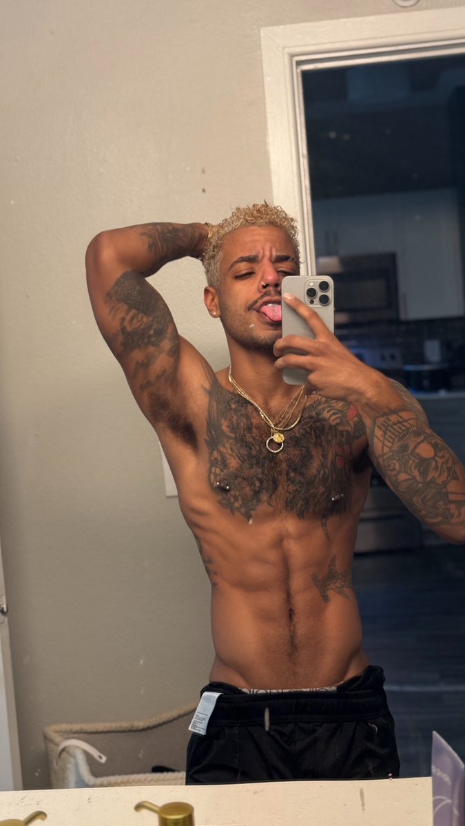 This or that 👅 one of your favorites, favorite. 😋