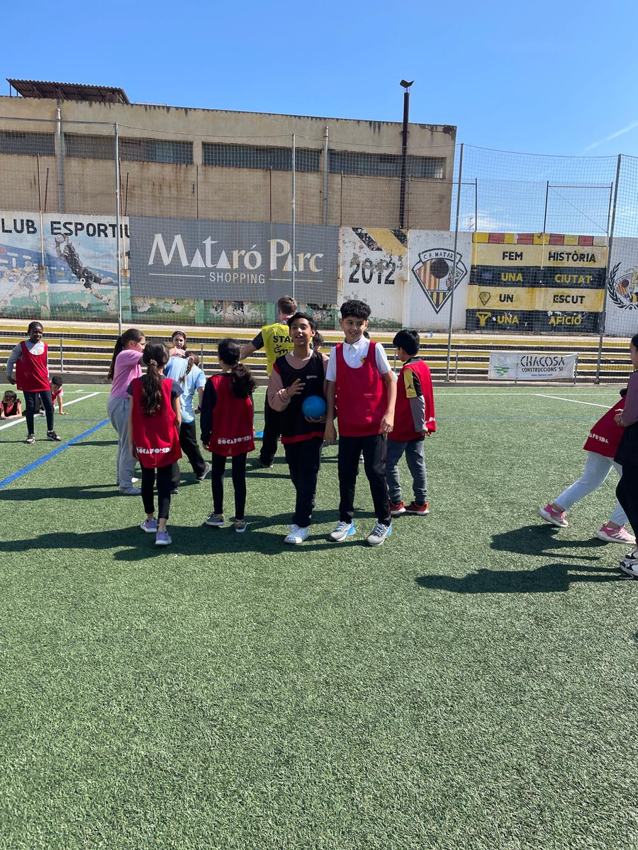 Escola Rocafonda (@escolarocafonda) on Twitter photo L’alumnat de 5è han participat en una jornada esportiva dedicada al Shootball, on han posat en pràctica diferents estratègies de joc i han demostrat un gran esperit d’equip. Més enllà del resultat, ens quedem amb el joc net, la cooperació i la diversió! <a href="/CEMaresme/">Consell Esportiu del Maresme</a> <a href="/esportmataro/">Esports Mataró</a> L’alumnat de 5è han participat en una jornada esportiva dedicada al Shootball, on han posat en pràctica diferents estratègies de joc i han demostrat un gran esperit d’equip. Més enllà del resultat, ens quedem amb el joc net, la cooperació i la diversió! <a href="/CEMaresme/">Consell Esportiu del Maresme</a> <a href="/esportmataro/">Esports Mataró</a>