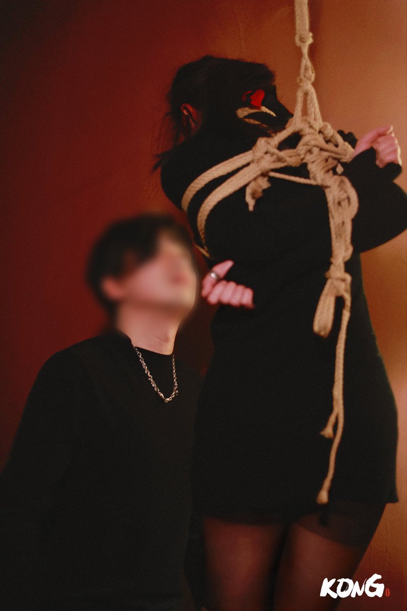 “可你眼中深情的对白”
“如烟花短暂”
“新鲜感终归不是爱” 

🪢：<a href="/Sonylingtang/">Sony</a>
💃：<a href="/ling_dian28526/">玖璃^</a>
🏠：<a href="/KongStudio_/">Kong.绳舍</a>

#绳缚 #我的耳朵好红 #消散对白好好听 #谁顶得住索尼老师这个盯 #好想玩绳 #饿了 #想绑绑 #好玩爱玩下次还要玩