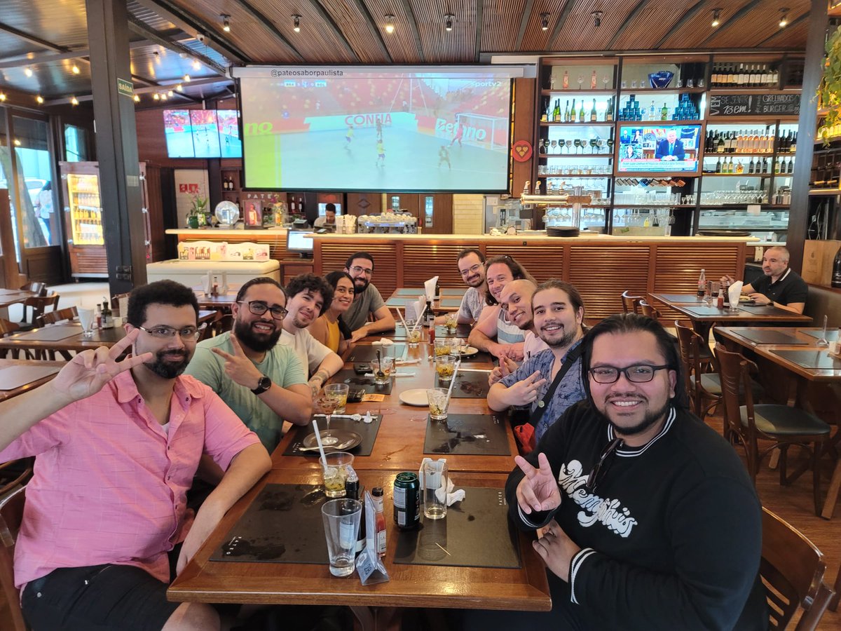 Soooo the <a href="/fabtcg/">Flesh and Blood</a> community is the best in the world, we had the oportunity to share a meal and good stories with this lovely people (and invite them to come to Chile like 15281713 times lol), thanks to everybody for been such cool people