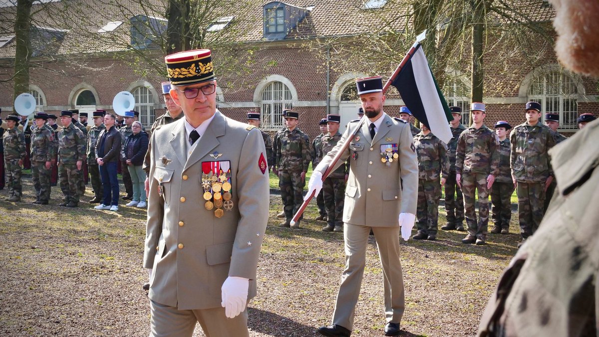 CommandementALT's tweet image. 📌Le @CommandementALT a célébré la fête du train lors d’une cérémonie présidée par le général de division Fauche, commandant le #CALT.
💡Le train est l’arme qui organise et coordonne la logistique militaire, le transport et l’appui au mouvement de l'@armeedeterre
#LogOps