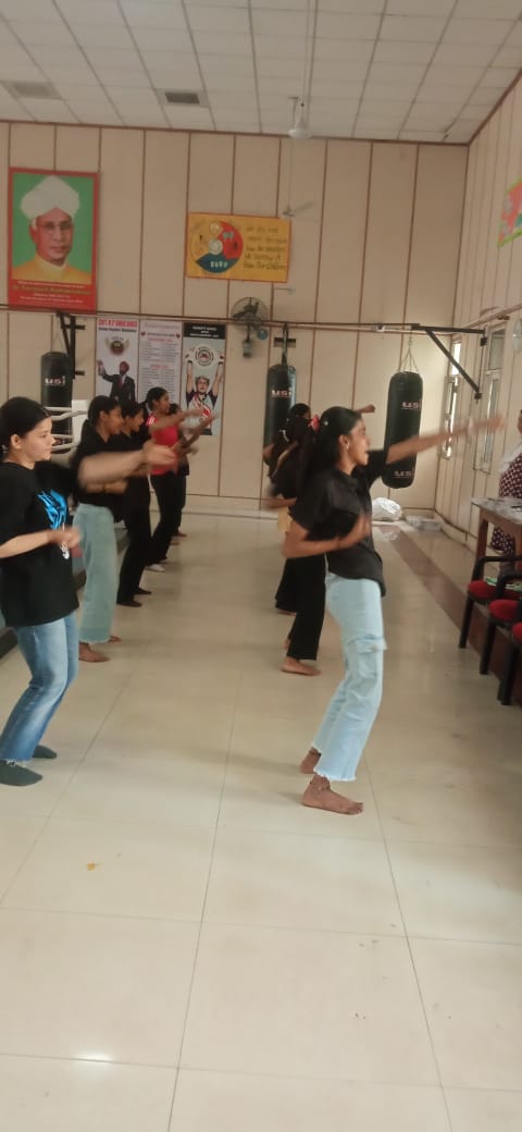 NSSSVNPL's tweet photo. Self defence training for NSS girls 
Day3 
@_NSSIndia @DelhiNss @nyksindia https://t.co/vNQJEK1I5B