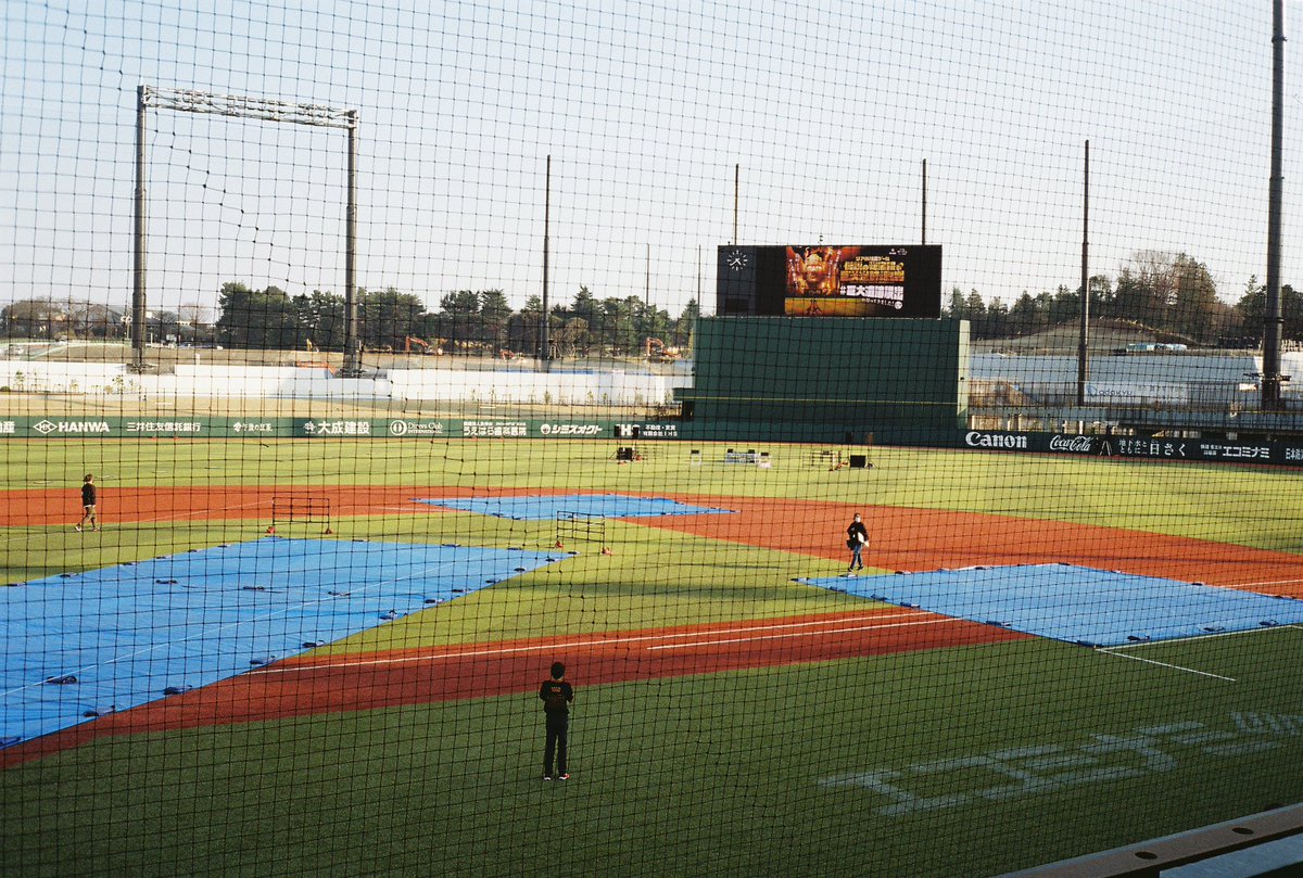 hiiragisanaka's tweet photo. ある日のスタジアム。
#contaxT #kodakgold200 #カメラのマリア堂現像 https://t.co/V5lht8tJgz