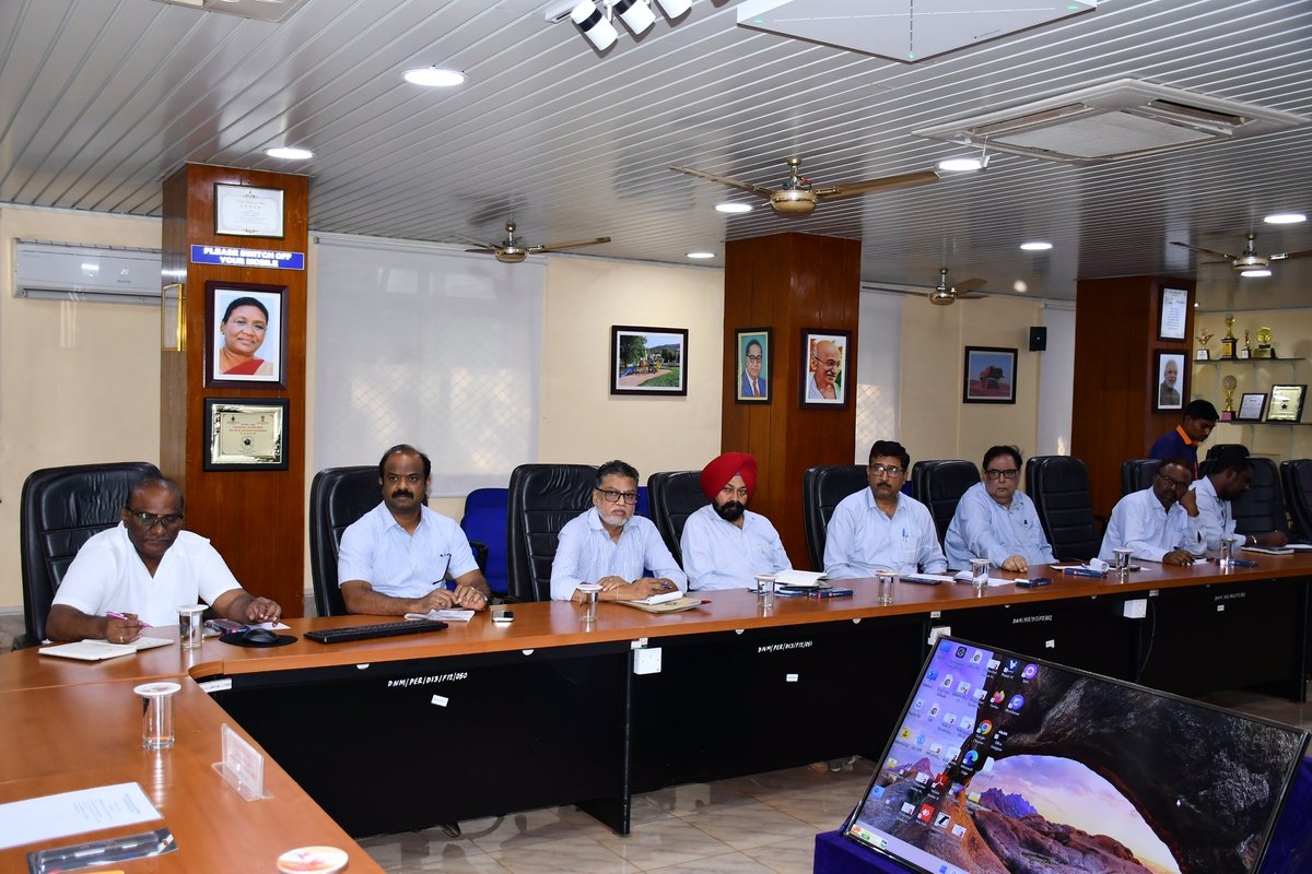 जनवरी-मार्च 2025 समाप्त तिमाही अंतर्गत राजभाषा कार्यान्वयन समिति की बैठक दिनांक 27.03.2025 को श्री एस बी सिंह, मुख्य महाप्रबंधक, अध्यक्ष,परियोजना राजभाषा कार्यान्वन समिति एवं सभी विभागाध्यक्षों संग पूर्ण हुई ।