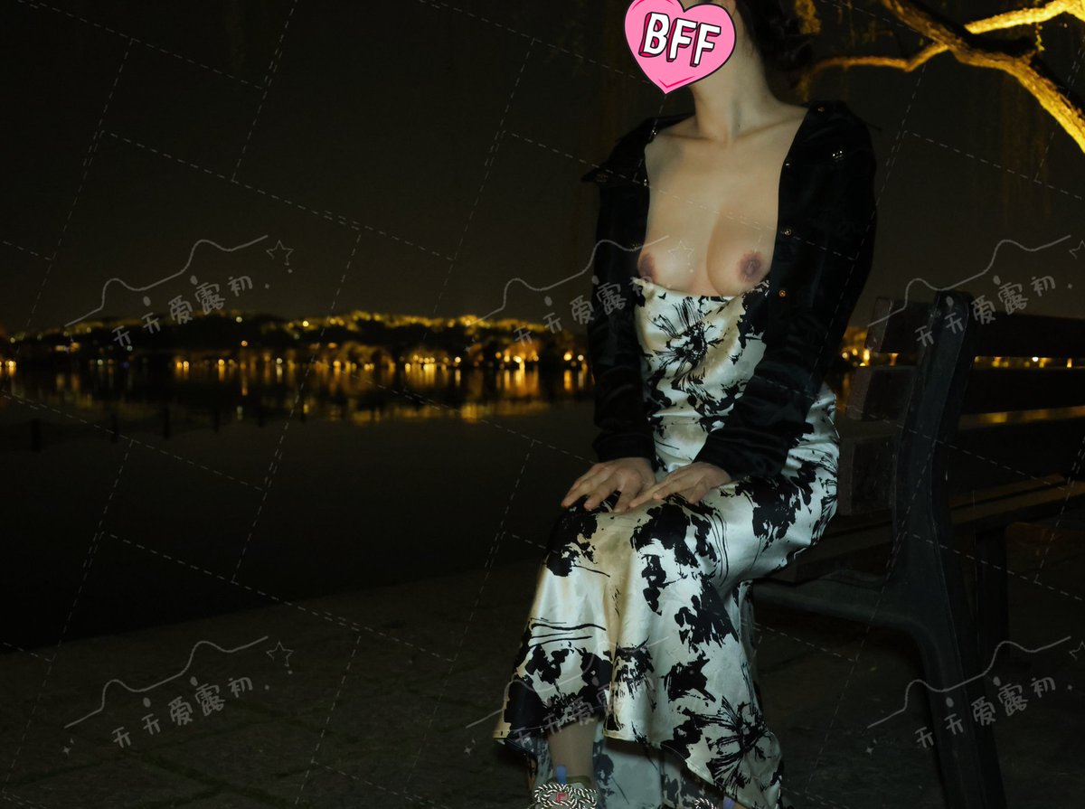 夜晚的西湖，流光溢彩，
又是另一番风景。
#美妻  #露出 #情趣
@007share 
@wqganenshi_ 
@Public_Catgirl1 
@luchu888888 https://t.co/3D7P26Eyzt