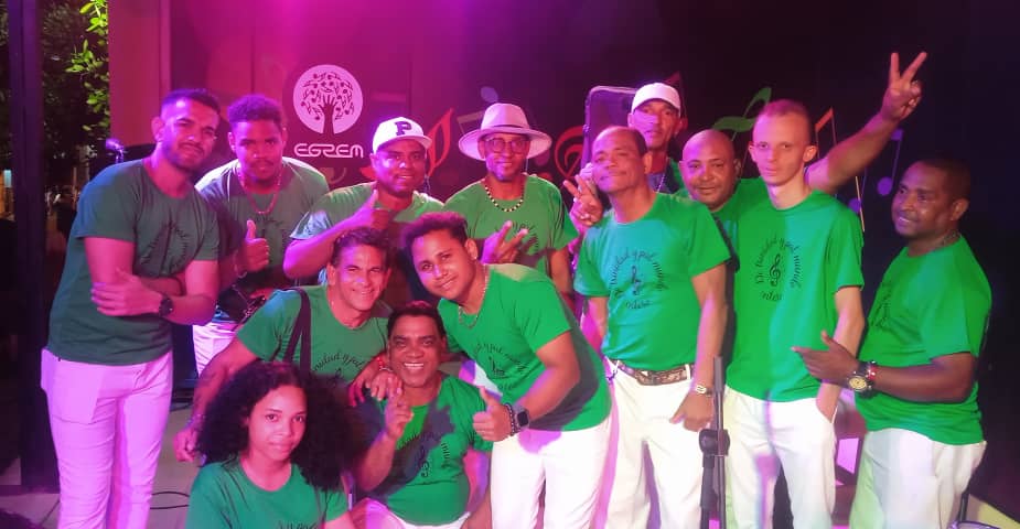 Noche para disfrutar de una excelente coctelería Cubana 🍸🧉🥂🍷y bailar 💃🕺al ritmo de "MPRC Resistencia". 
Escalinata Casa de la Música de la Egrem en Trinidad. 9:30 pm
#sientelamusica #60AñosEgrem #musicacubana #musicaenvivo #TrinidaddeCuba #trinidadartesanalycreativa