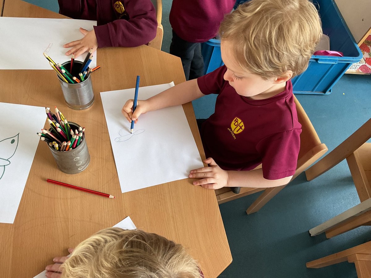 PDA_Rec's tweet image. We have been learning all about butterflies this afternoon. We enjoyed learning about the different parts of a butterfly including the abdomen, thorax and antenna. We then drew our own butterflies 🦋 #pdascience