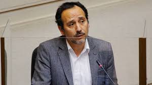 ACambiarlos's tweet photo. Esta rata comunista hijo de puta, daniel nuñez, aleonó a los pescadores en sus protestas. Lo único que saben hacer aparte de robar y matar.

Saldo; varias patrullas destruidas y carabineros heridos.

Este criminal debiera ya estar en un calabozo.

#UnComunistaUnCriminal https://t.co/dnT0fLcpoY