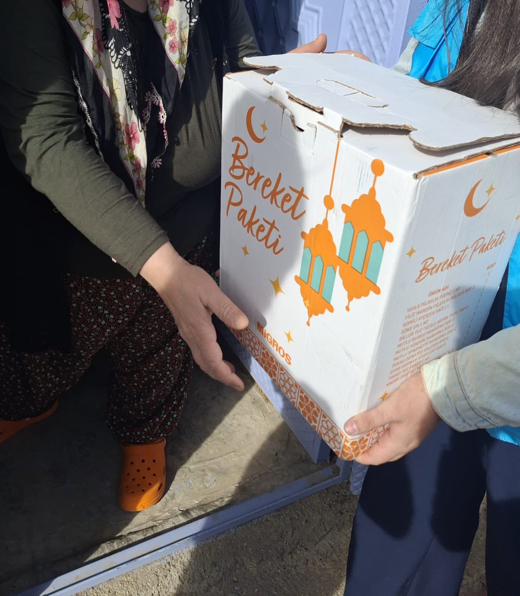 Mehmet Emin Tokadi 
Yurdu öğrencilerimiz ile birlikte ihtiyaç sahibi ailelere destek olmak amacıyla Komşum Projesini gerçekleştirdik. Paylaşmanın ve dayanışmanın gücünü hissettiğimiz bu anlamlı projede, yardımlaşmanın önemini bir kez daha gördük. Öğrencilerimize teşekkür ederiz!