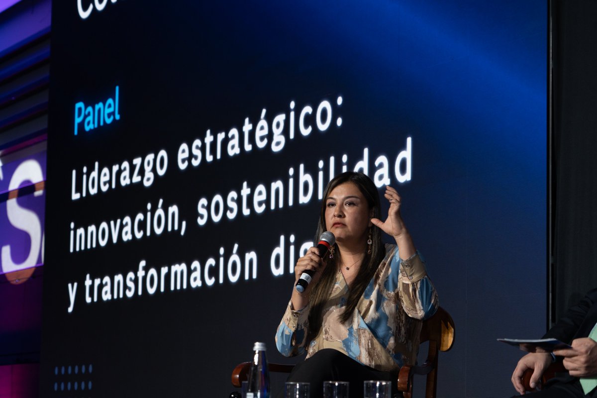 Sas_Colombia's tweet image. En #HelloDataColombIA Geovanna Nassar (@GroupMWorldwide ) y Adriana Márquez (@Globant) junto a @jhpelaez debatieron sobre liderazgo estratégico femenino, sostenibilidad, ética en datos, diversidad tech y datos para la transformación.