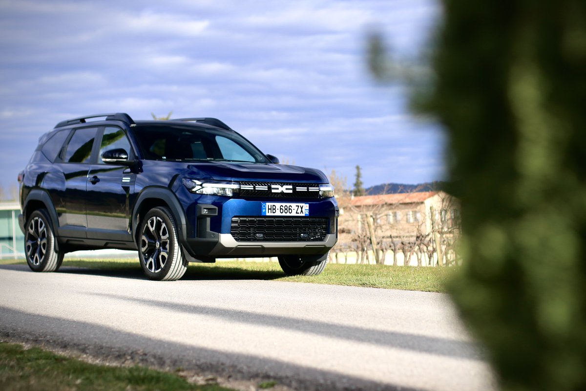 The Bigster is on its way here soon 🇮🇪, Dacia’s most spacious &amp; comfortable SUV to date. No 7 seater version but will come with a manual only 4x4 as well as standard 2WD rte.ie/lifestyle/moto…