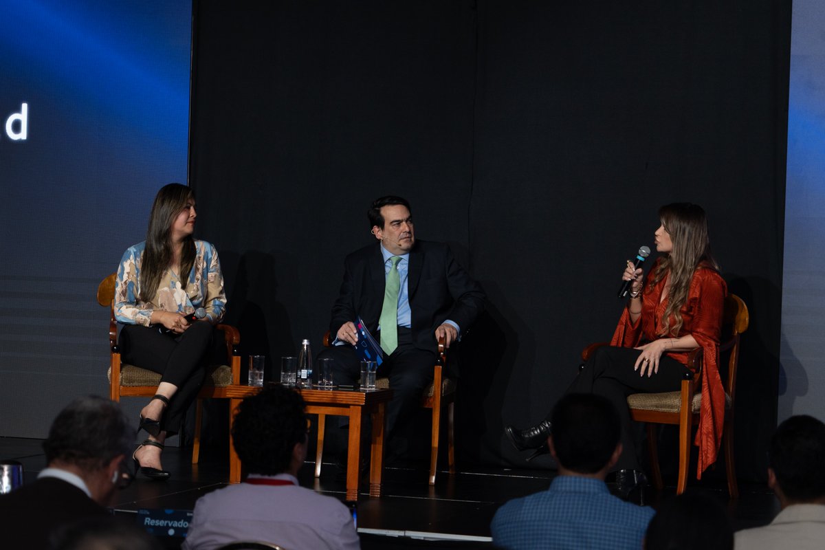 Sas_Colombia's tweet image. En #HelloDataColombIA Geovanna Nassar (@GroupMWorldwide ) y Adriana Márquez (@Globant) junto a @jhpelaez debatieron sobre liderazgo estratégico femenino, sostenibilidad, ética en datos, diversidad tech y datos para la transformación.