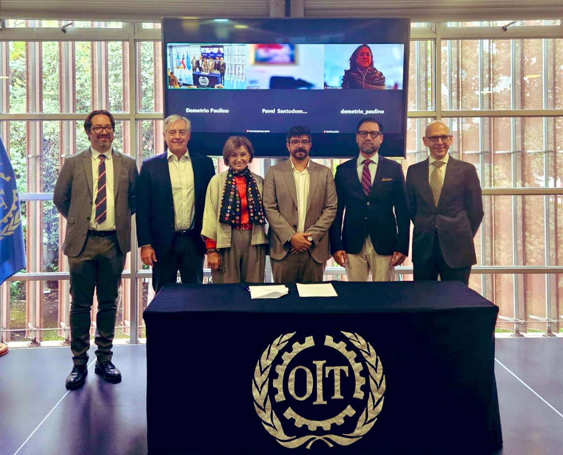carballocesar's tweet photo. En la oficina de la OIT para el Cono Sur (Santiago, Chile) se suscribió el documento fundacional de la Red Latinoamericana de Escuelas de Diálogo Social (REDS-LATAM).  Se integró como observador el departamento de diálogo social IIJ-UCAB @InvestigaUCAB @DerechoUCAB @distrecUP https://t.co/Sr6yJKIuG4