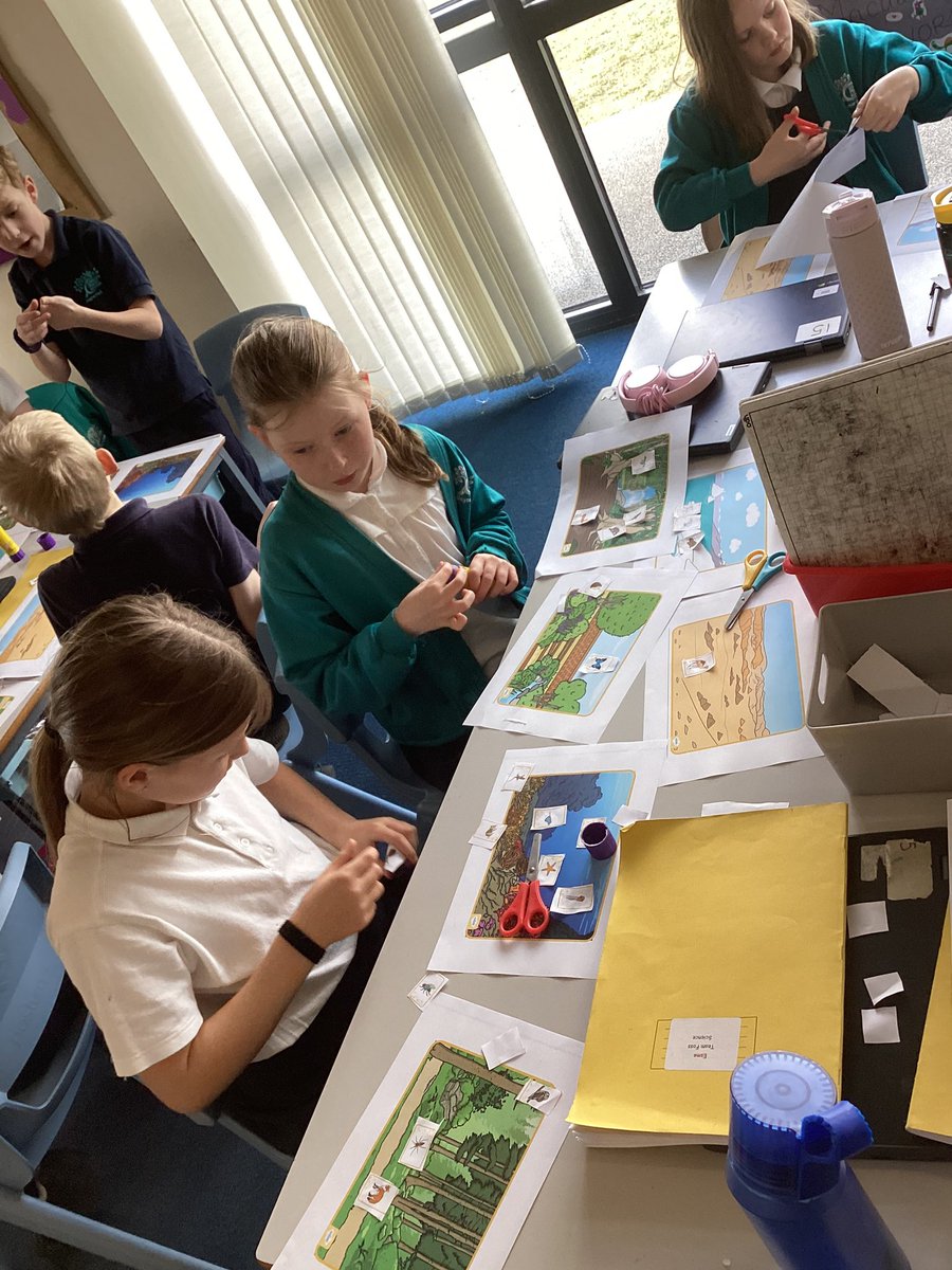 staynorHprimary's tweet image. Team Foss are celebrating #scienceweek2025 today. We are focusing on change and adaptions. We have been looking at different animals, their habitats and how they adapt to survive @eboractrust #staynorscience 🦔🦊🐻‍❄️🐠🌳🌊