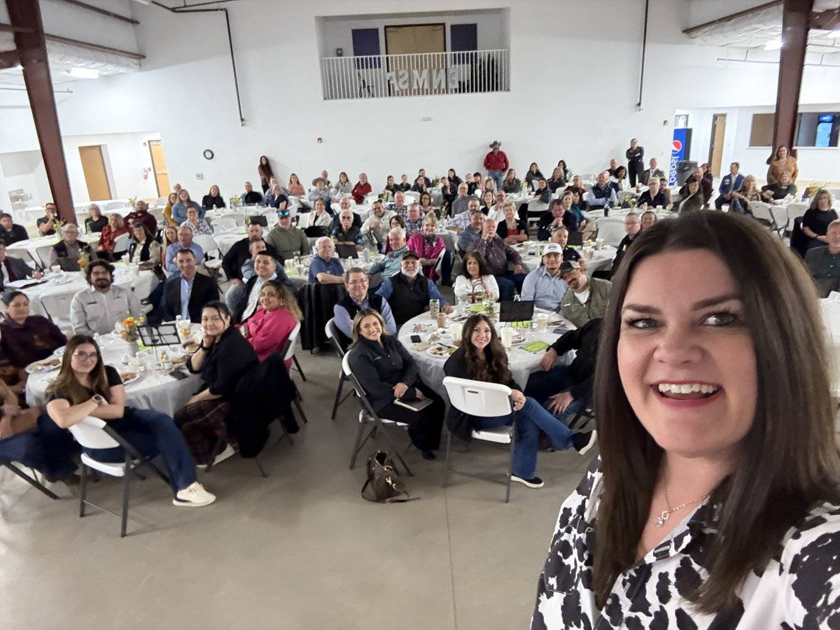 It’s great to be visiting Roswell, New Mexico for the first time. What a gem of a city with so many fun things to do! Thanks for having me as your keynote speaker today for the “Rise with Roswell” agriculture breakfast at the Chamber. #felfie <a href="/RosChamber/">Roswell Chamber</a> #roswellchamber