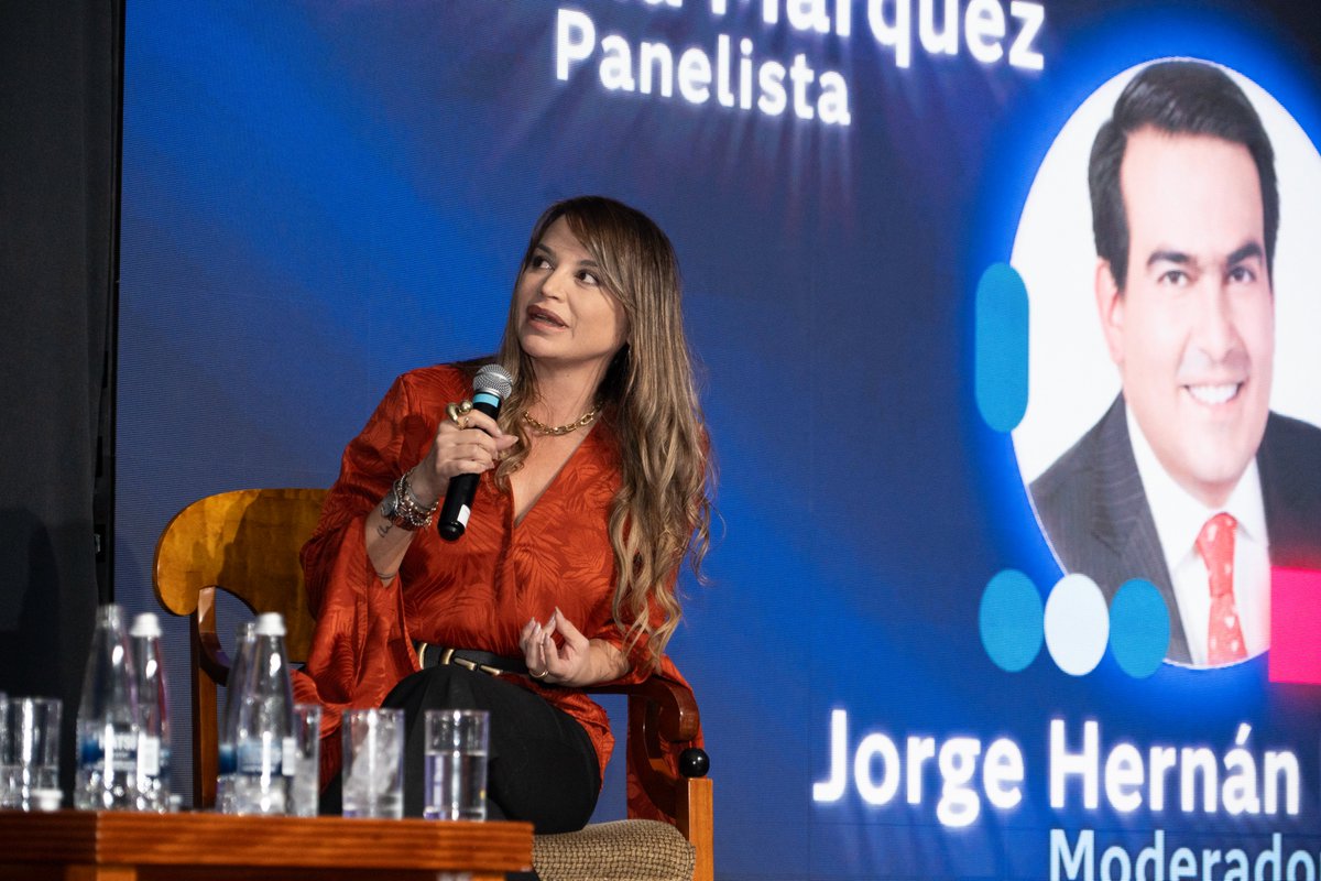 Sas_Colombia's tweet image. En #HelloDataColombIA Geovanna Nassar (@GroupMWorldwide ) y Adriana Márquez (@Globant) junto a @jhpelaez debatieron sobre liderazgo estratégico femenino, sostenibilidad, ética en datos, diversidad tech y datos para la transformación.