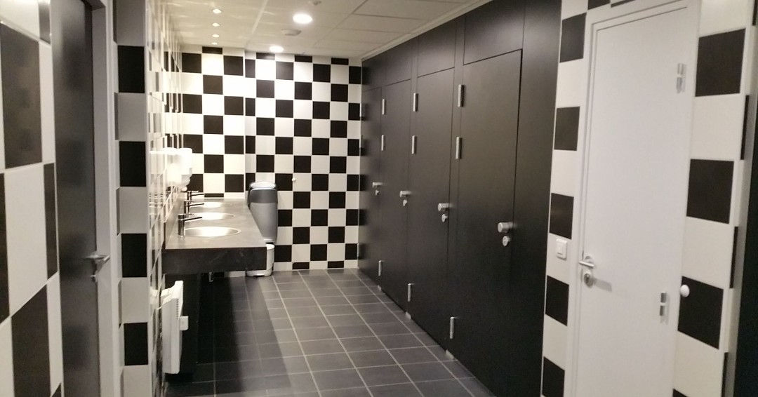 Sometimes it's just best to go monochrome🖤🤍

#blackandwhite #washroom #washroomdesign