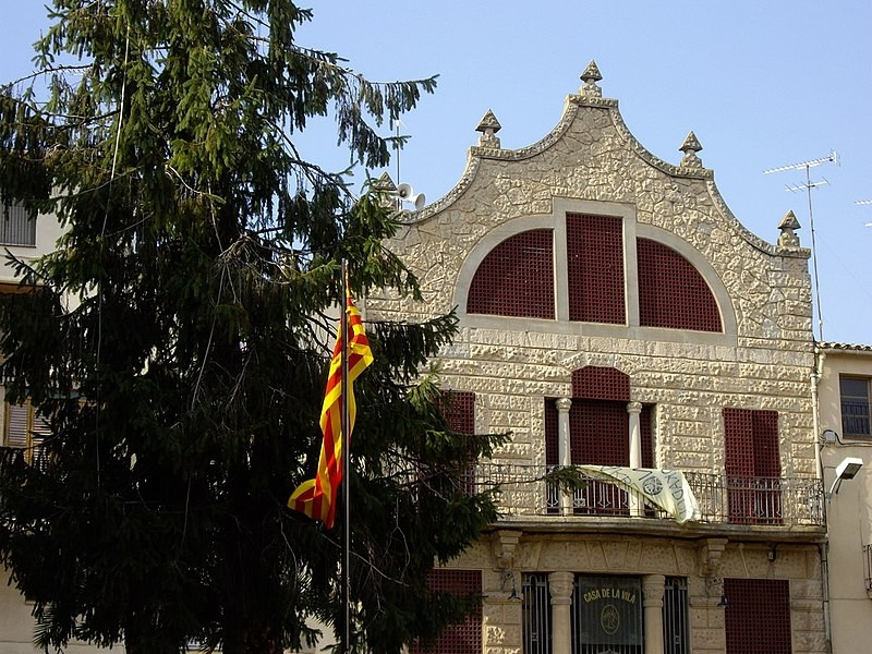 🗺️ Itinerari pels espais de memòria d’Arbeca (Les Garrigues).

🚶‍♂️Un recorregut senyalitzat al centre històric recupera la memòria del municipi.

ℹ️ ow.ly/fBuY50VpIXo