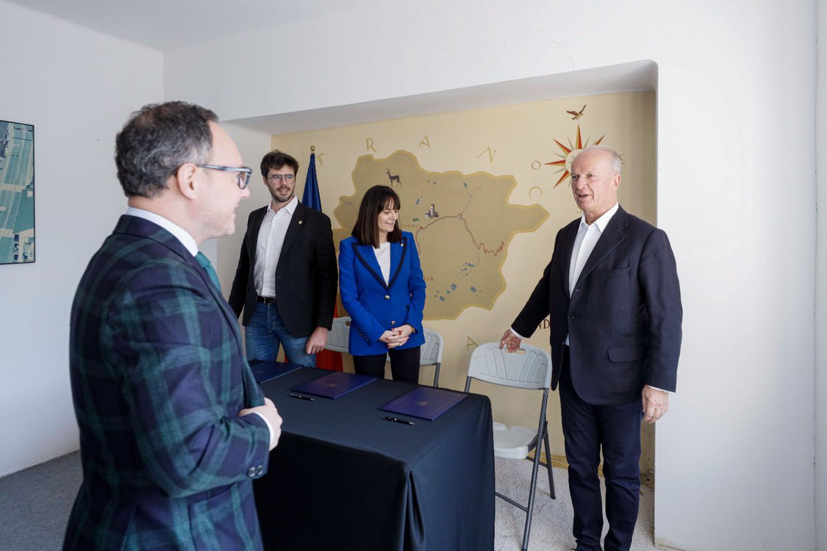 XavierEspot's tweet photo. @GovernAndorra @comusantjulia Amb aquesta iniciativa, sumada a la dels pisos per al gent gran que copatrocinem a l’entrada de la Parròquia de #santjuliadeloria a l’ampliació de la Universitat d’Andorra a l’antiga Fàbrica Reig, o a la desviació definitiva mitjançant la construcció del Túnel de Rocafort,
3/4👇🏻 https://t.co/440eyHx7K2